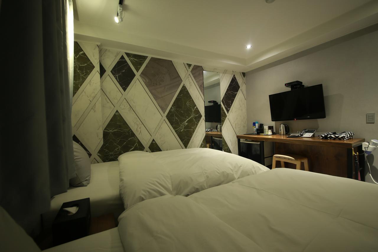 Hotel Blanc In Cheongju Exteriör bild